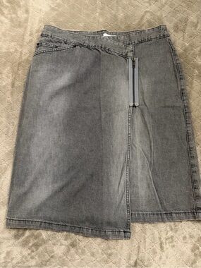 Henne Gray Two-Tone Denim Midi Skirt with Asymmetric Zip